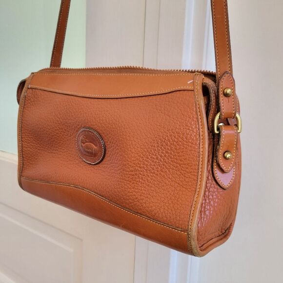 VINTAGE DOONEY & BOURKE Honey Camel Brown Leather Shoulder Bag - Picture 4 of 11
